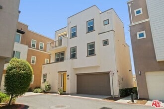Building Photo - 549 Daniel Freeman Cir