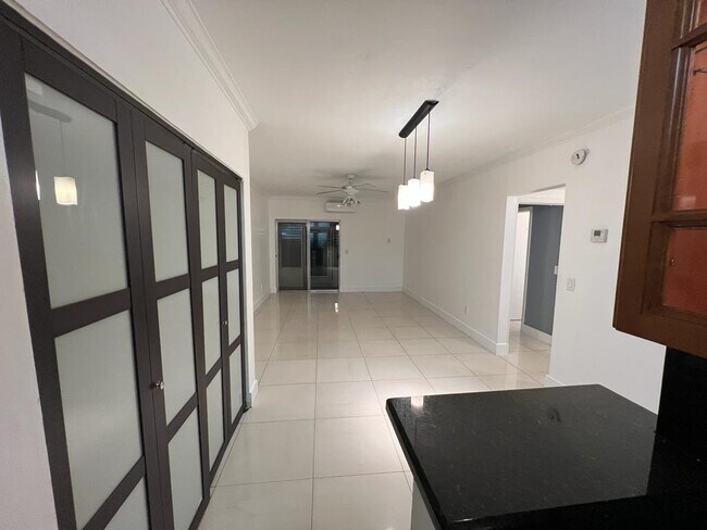 Foto del edificio - 1560 NE 127th St