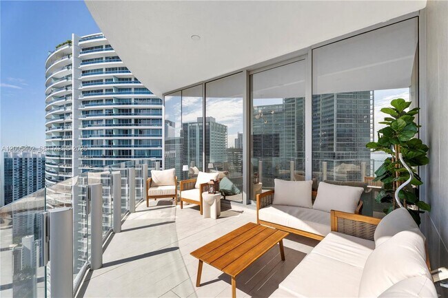 Foto del edificio - 300 Biscayne Blvd Way
