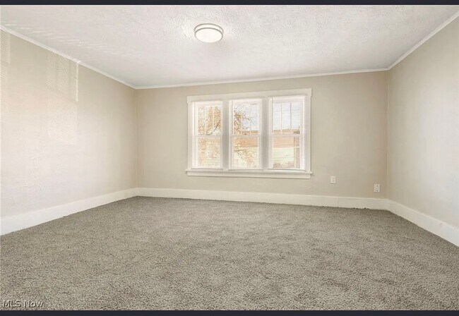 Building Photo - 3 Bedroom 2 Bath House