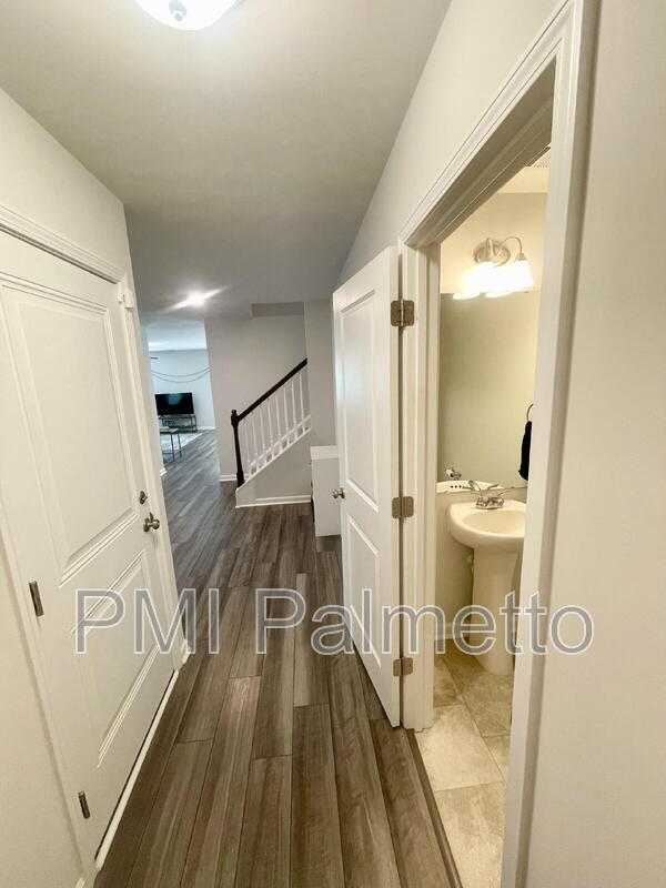 Foto del edificio - 633 Wooster Dr