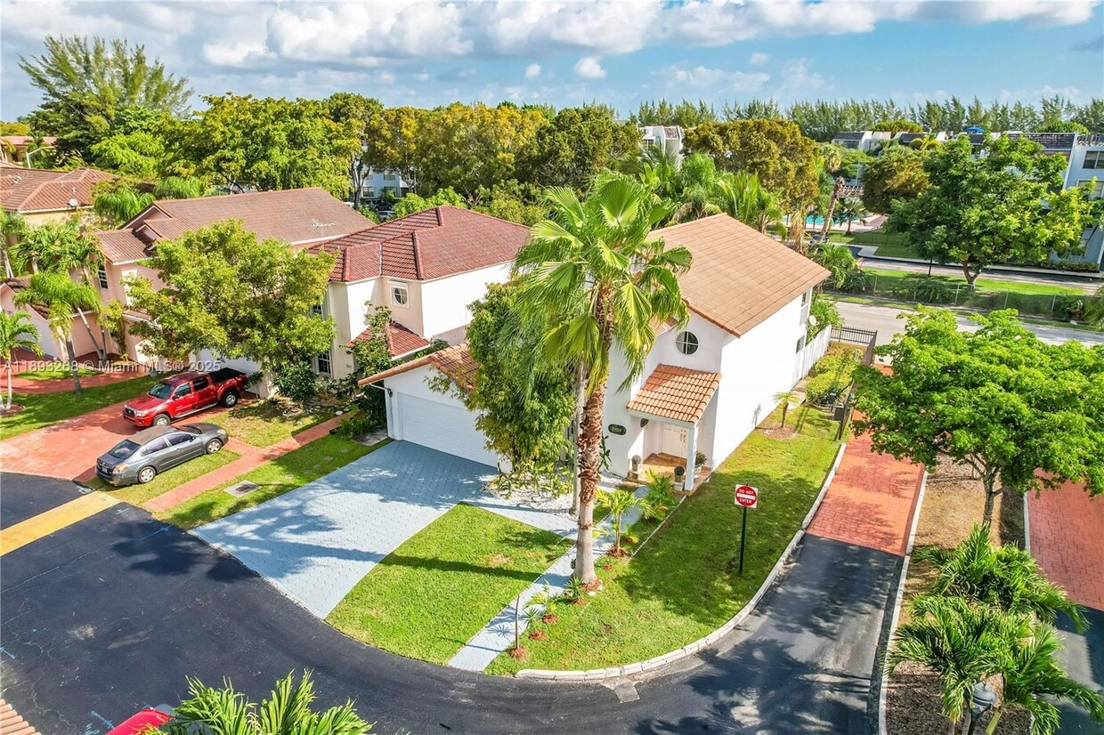 Primary Photo - 8909 SW 108th St
