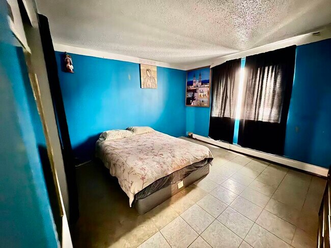 Foto del edificio - 247 N Neltnor Blvd