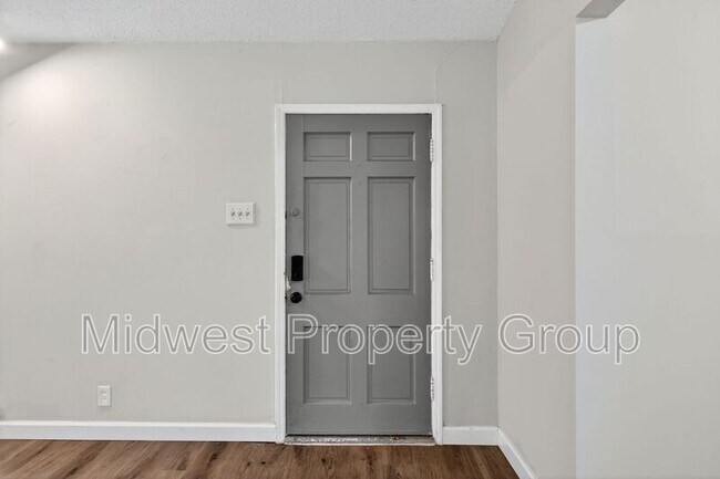 Foto del edificio - 7348 Lynn Ave