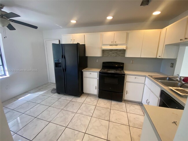 Building Photo - 13337 SW 114th Pl