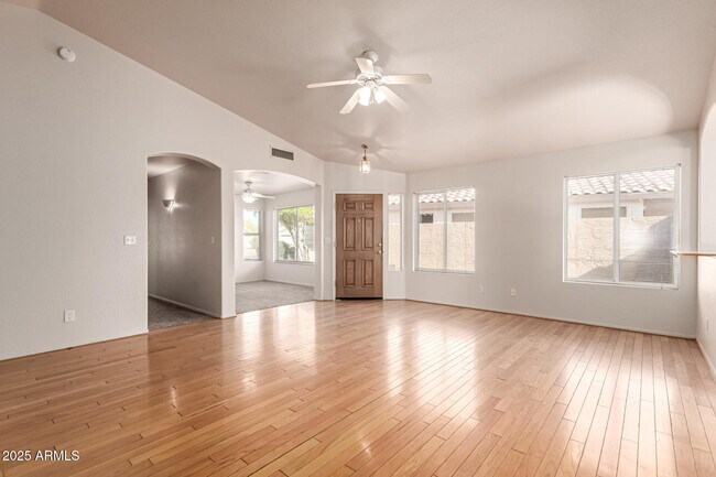 Foto del edificio - 1793 E Gail Dr