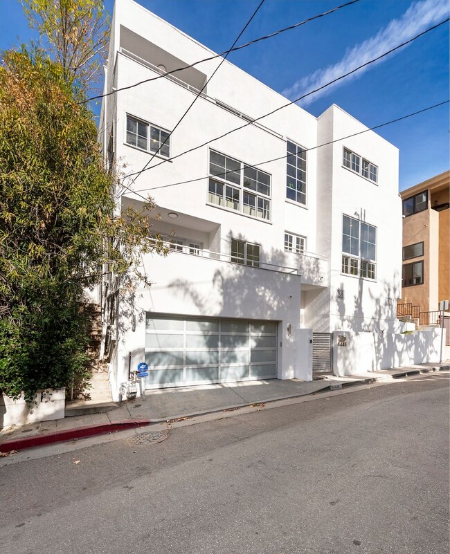 Foto del edificio - Beautifully Renovated Hollywood Hills House