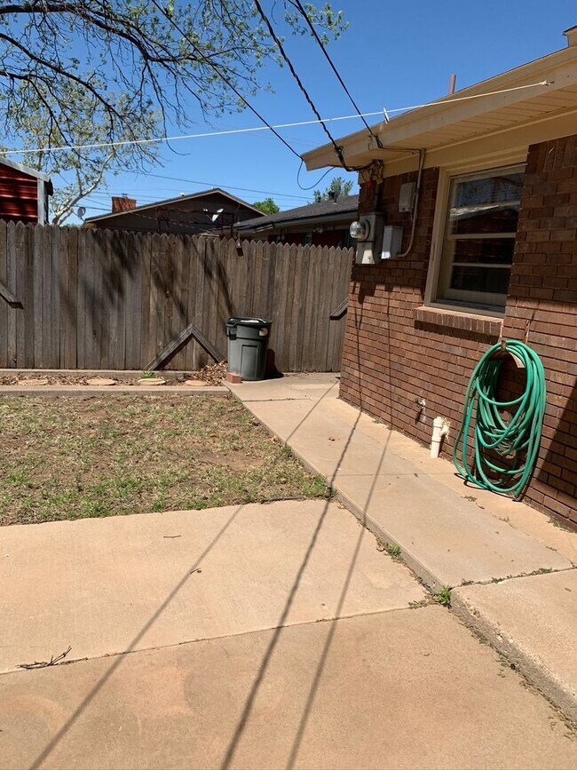 Building Photo - Taking Applications now. Beautiful 4/2/2 B...