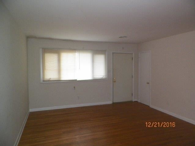 Building Photo - 923 Waverly Dr