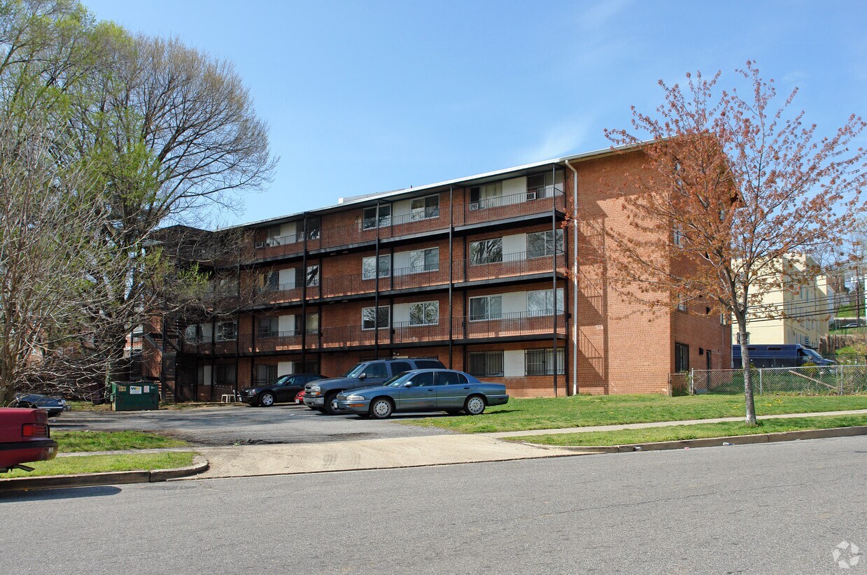 Foto del edificio - 701-705 Chesapeake St SE