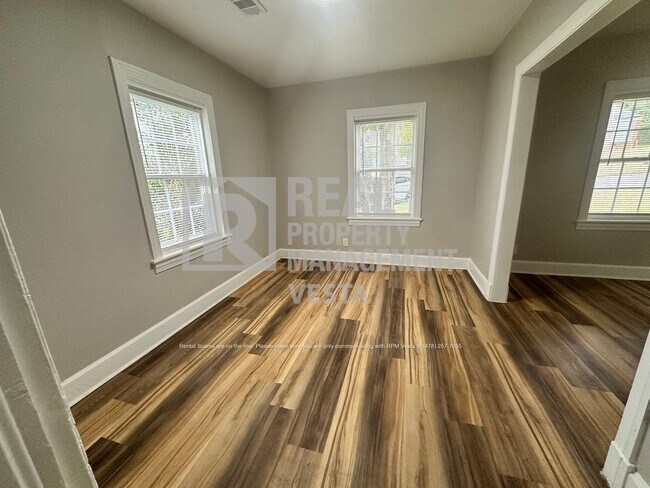 Foto del edificio - 1076 Carlisle Ave