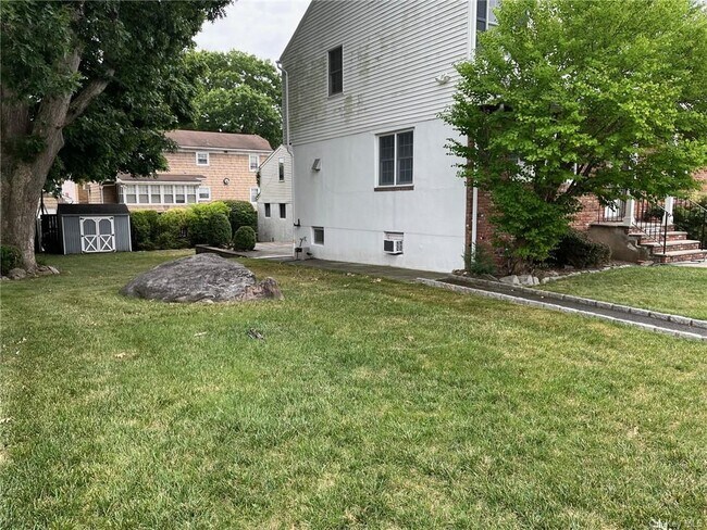 Building Photo - 33 Ellsworth Ave