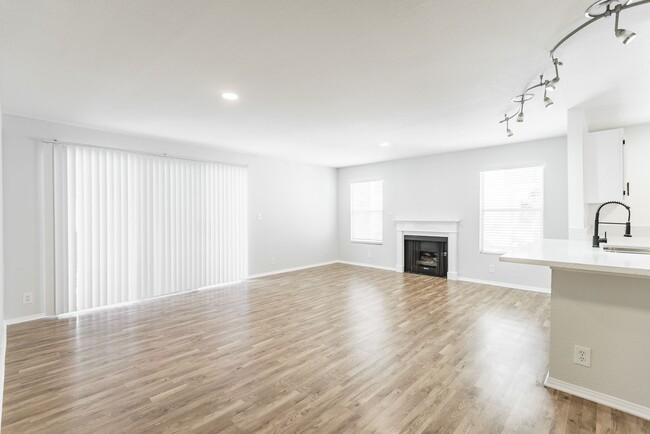 Interior Photo - 1945 Glendon Avenue