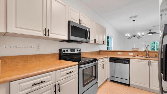 Foto del edificio - 4921 SW 140th Terrace