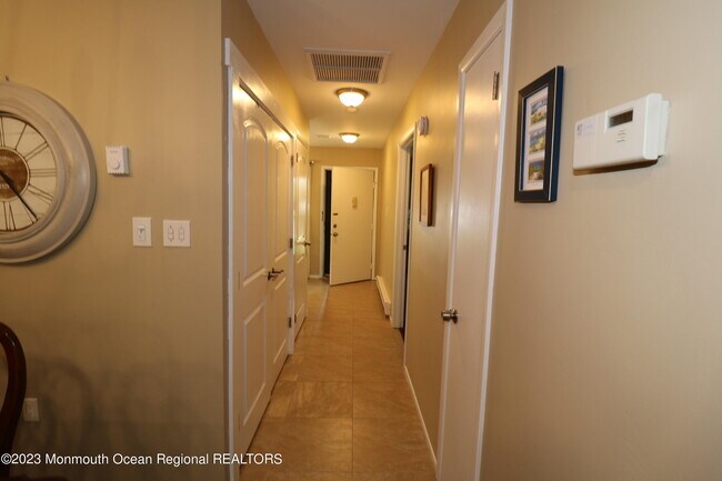 Building Photo - 132 Amberly Dr