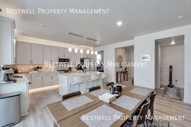 Foto del edificio - 2561 N Geranium Dr