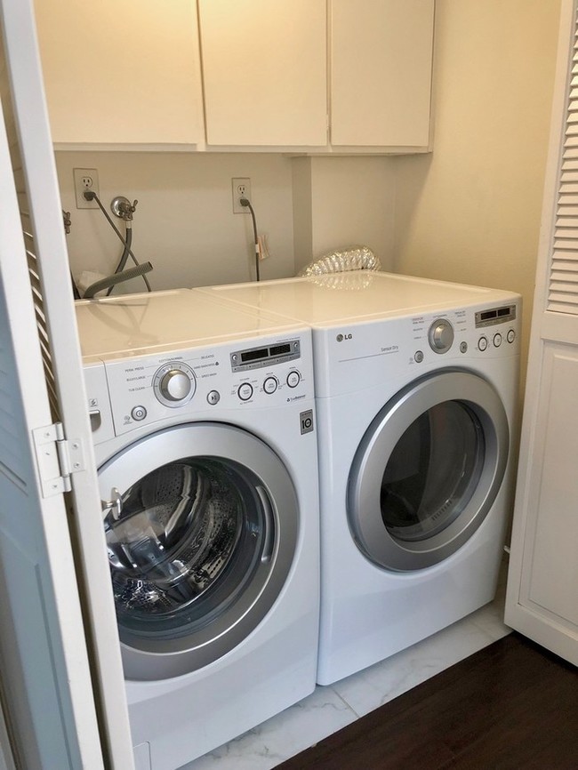 Building Photo - Nicely Updated 2 Bedroom Condo in The Palms!