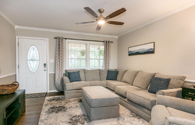 Building Photo - Arden  3 bed 2 bath ranch
