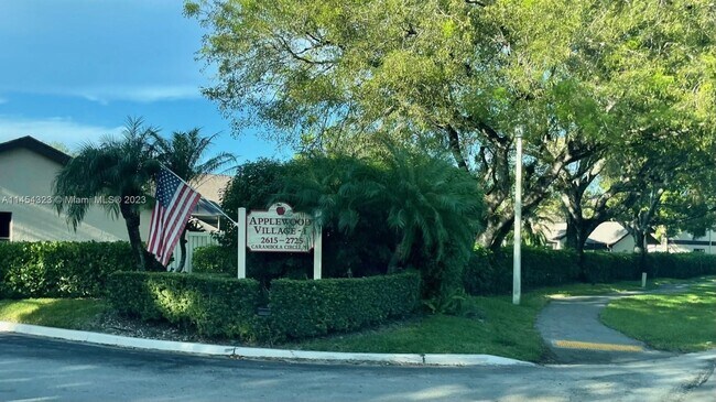 Building Photo - 2650 Carambola Cir N