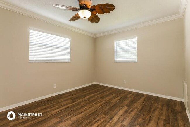 Foto del edificio - 1833 SHORE ACRES BLVD NE, ST PETERSBURG, F...