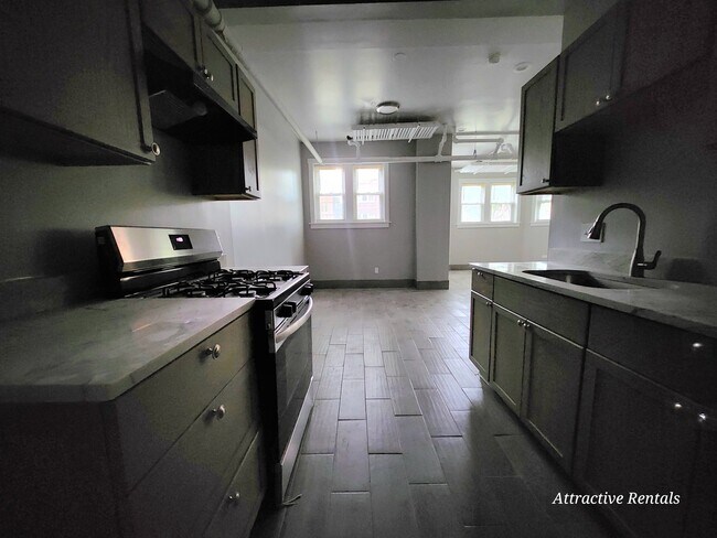 Foto del edificio - 658 E 81st St