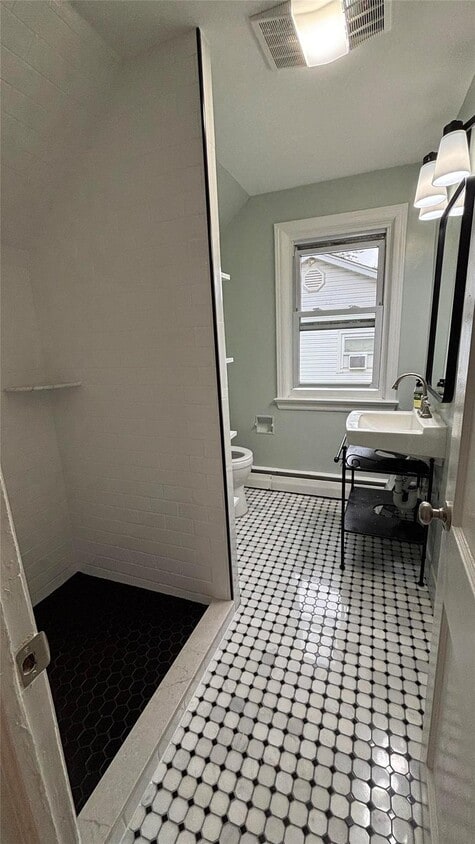 Primary Photo - 2284 New York Ave