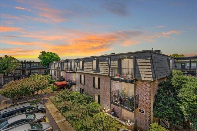 Foto del edificio - 2425 Ashdale Dr