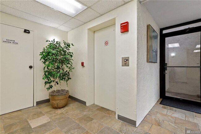 Foto del edificio - 16929 Inglewood Rd NE