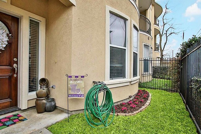 Building Photo - 1616 Stuart St