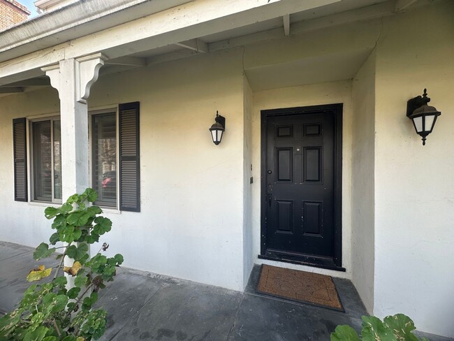 Foto del edificio - 4 Bedroom 3 Bathroom Land Park Home