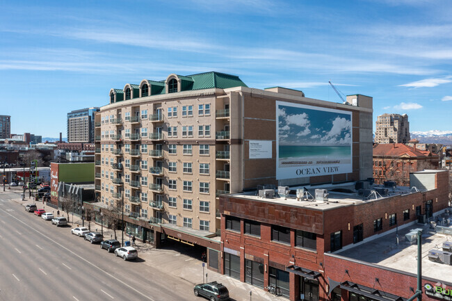 Building Photo - Broadway Residences At 1135