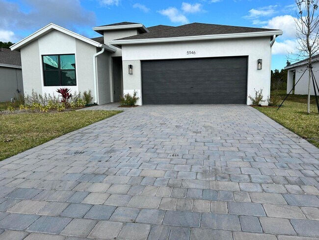 Foto del edificio - 5946 SE Sky Blue Cir
