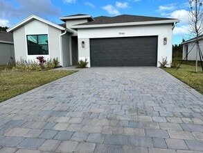 Building Photo - 5946 SE Sky Blue Cir