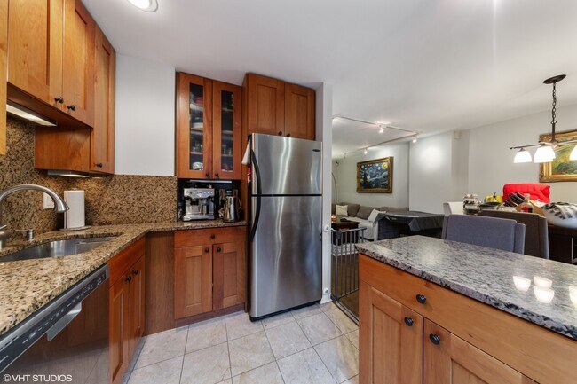 Foto del edificio - 603 W Dickens Ave
