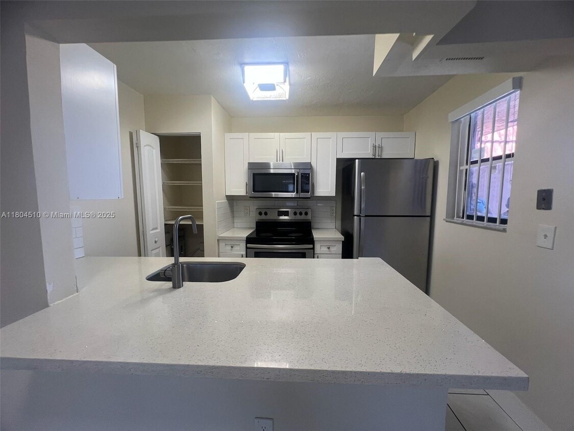 Primary Photo - 6560 W 27th Ct