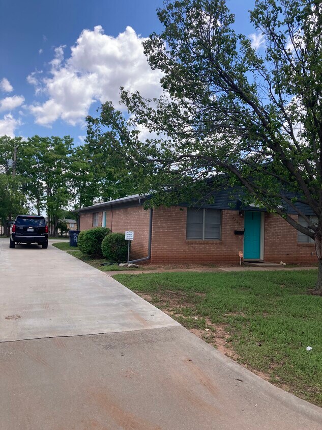 Foto principal - 4207 Idlewood Dr