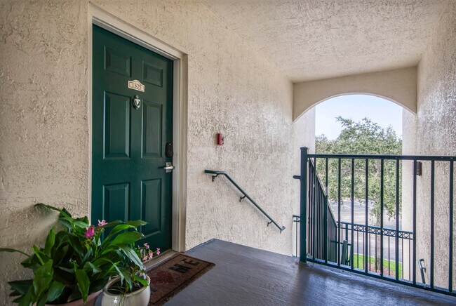Foto del edificio - 1305 Myrtlewood Cir E