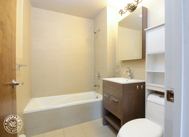 Foto del edificio - 310 Clifton Pl