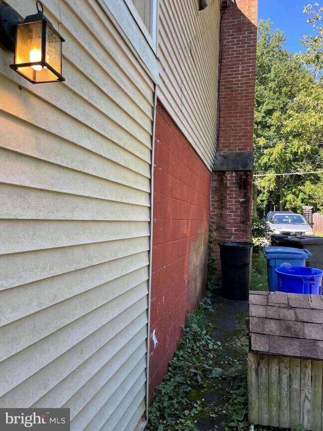Building Photo - 17627 Norwood Rd