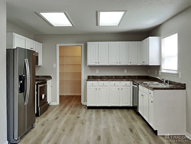 Building Photo - 2279 Westmere Dr