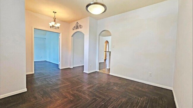 Foto del edificio - 1805 Oak Hollow Dr W