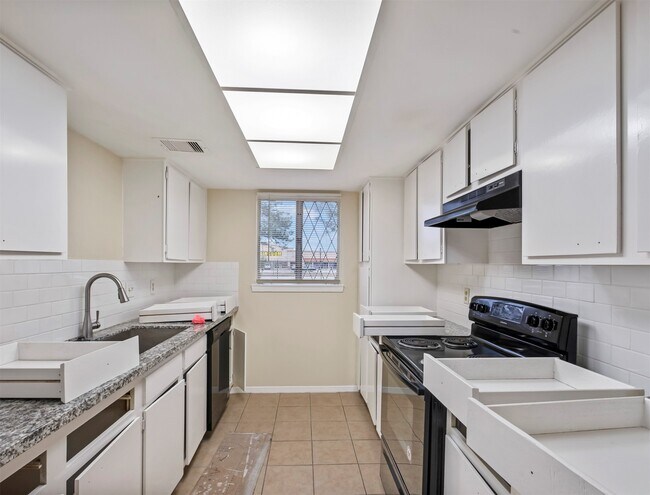 Building Photo - 11315 Beechnut St