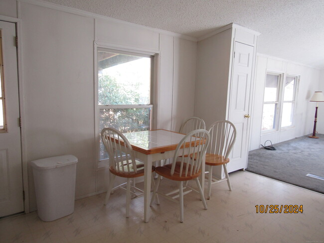 Foto del edificio - 220 Chaplin Rd