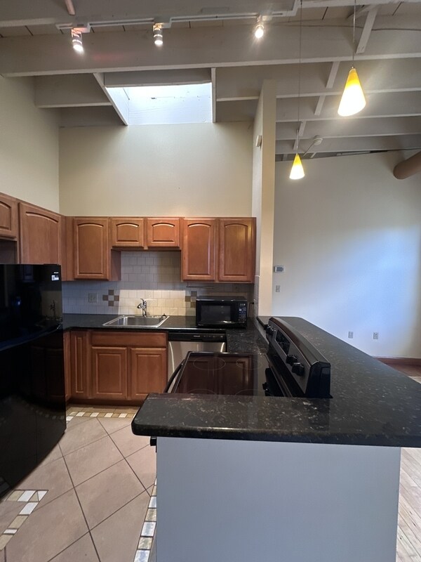 2800 Mayfield Rd Cleveland Heights, OH 44118 – photo 2
