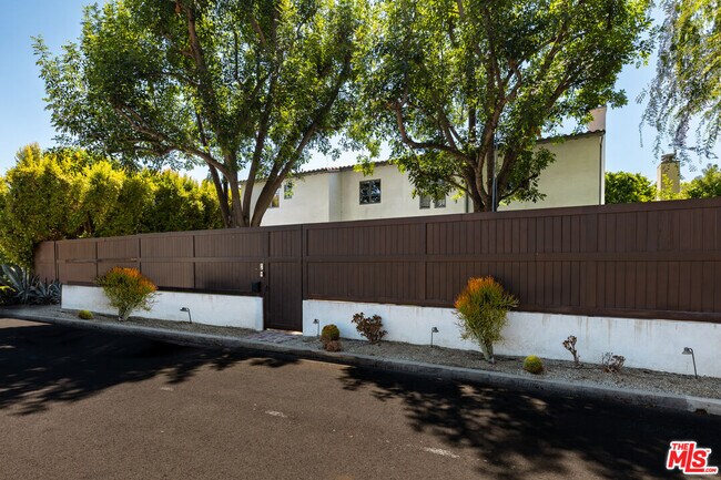 Foto del edificio - 4363 Irvine Ave