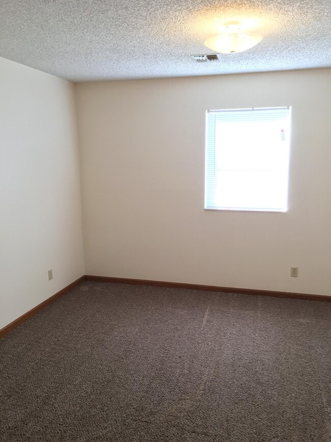 Building Photo - 1306 Cherry Pl
