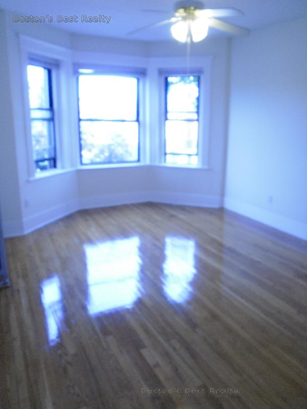 Primary Photo - 1318 Commonwealth Avenue