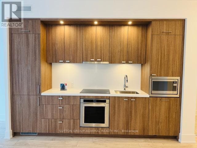 Photo du bâtiment - 10 Inn On The Pk Dr