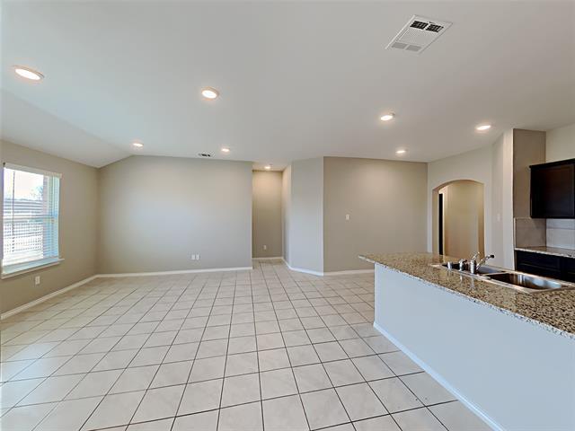 Building Photo - 916 Roland Dr