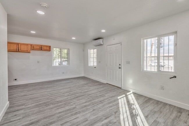 Building Photo - 339 N 10th St